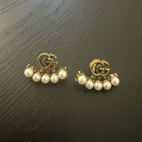 Brand new with box & dustbag Gucci Gold tone with Pearl Double G Stud Earrings - Picture 3 of 10